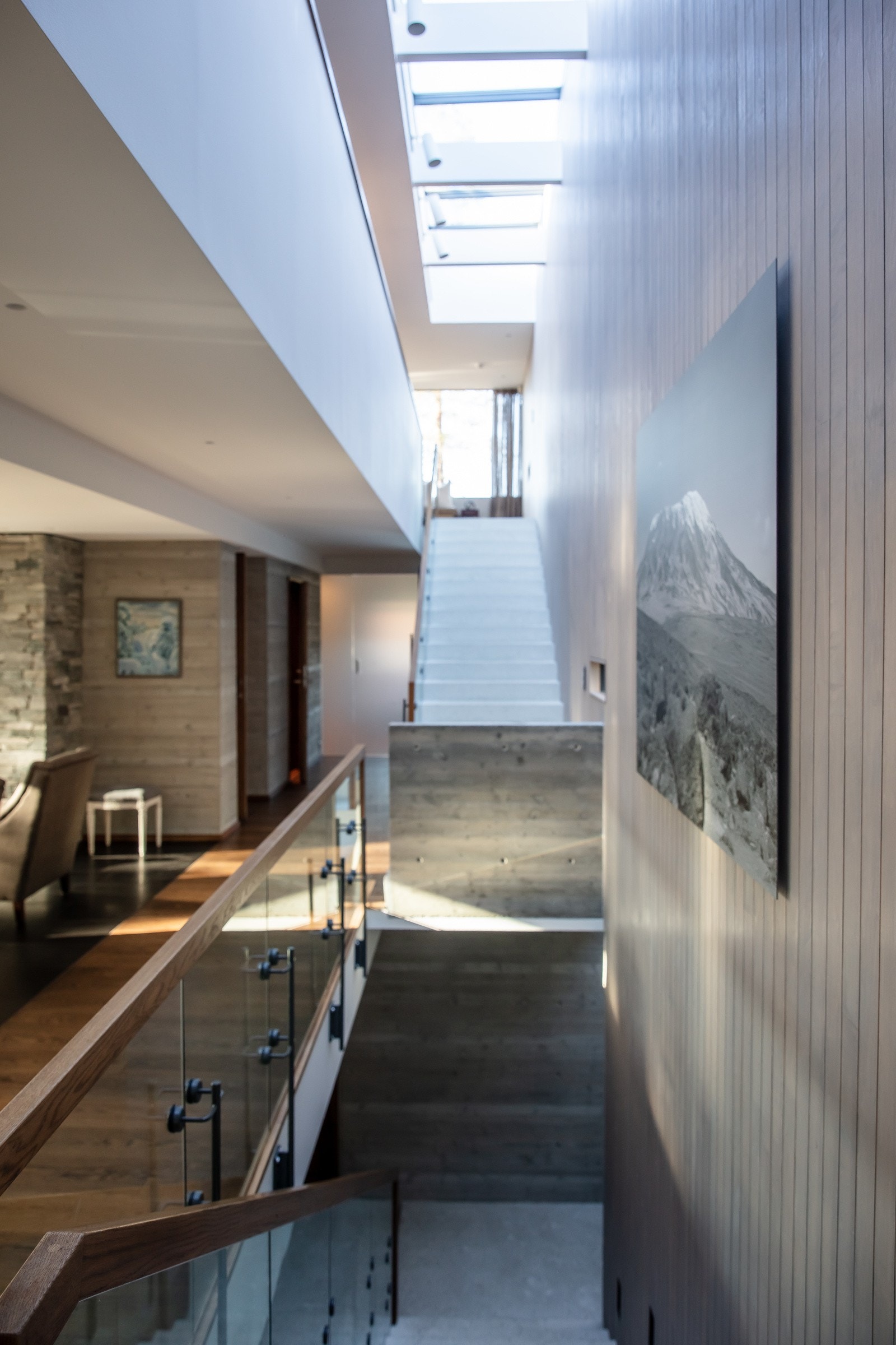 Flere steder i boligen det er overlys som gir en veldig god lyseffekt. Galleribilde