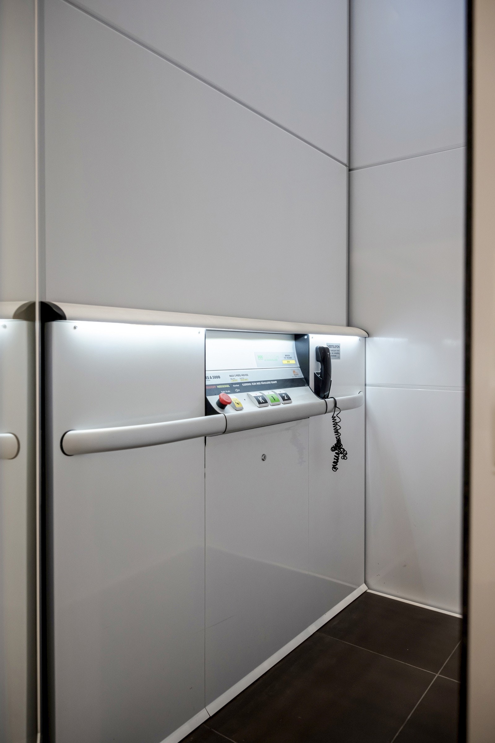 Personheis i boligen fra 1. etg til 3. etg. Galleribilde