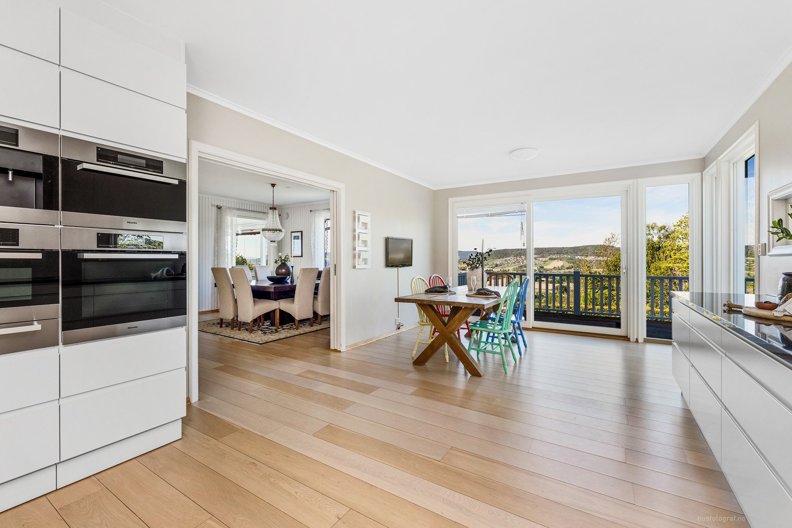 Integrerte hvitevarer blant annet to oppvaskmaskiner Galleribilde