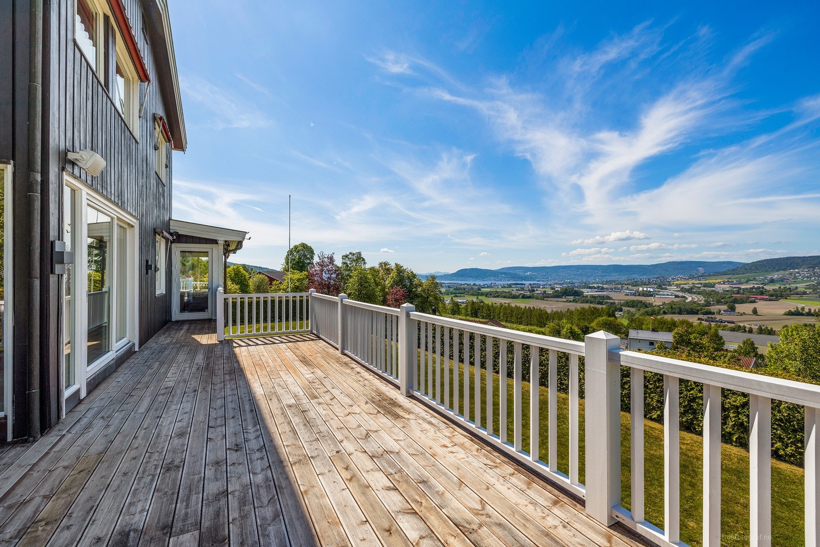 Terrassen har nytt rekkverk Galleribilde