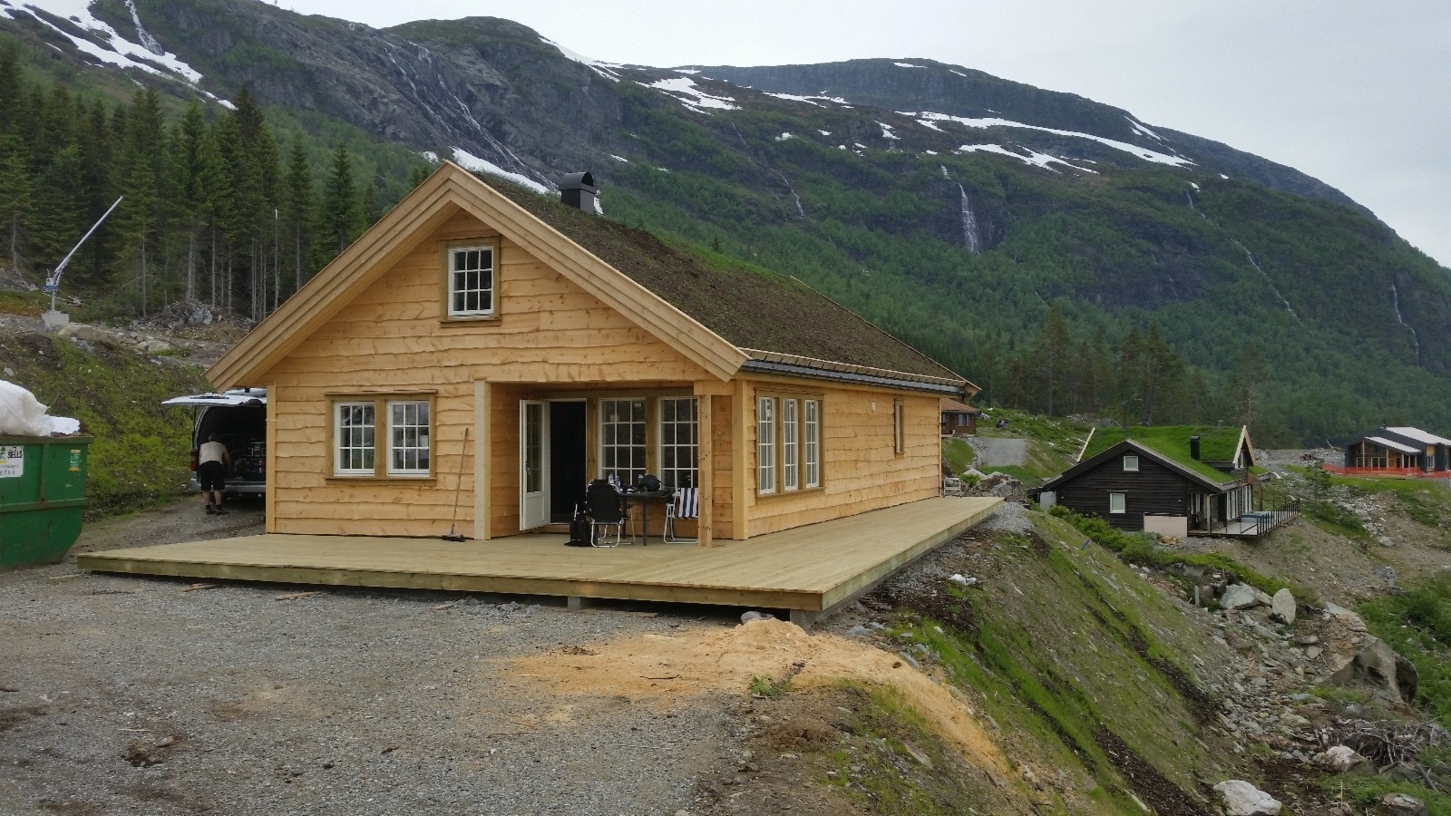 Berakupen oppført på Voss - med torvtak og villmarkskledning Galleribilde