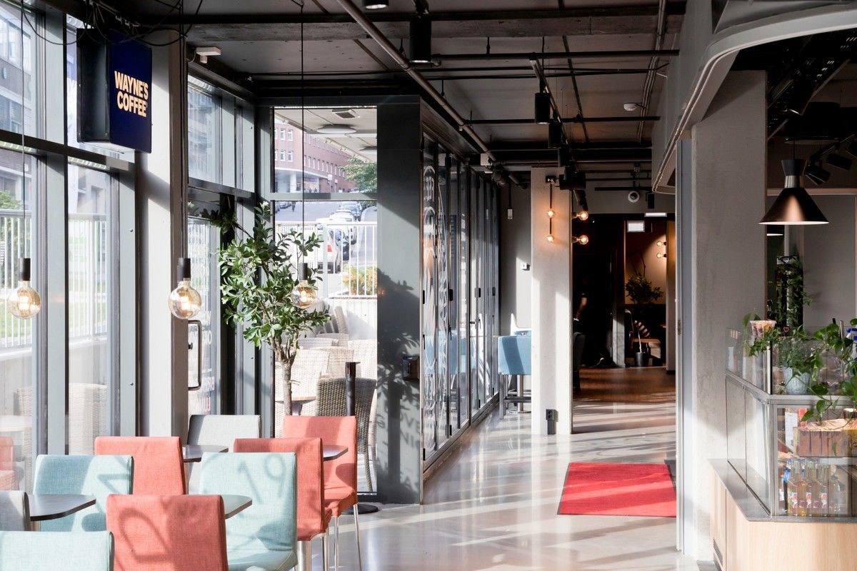 Nærområdet - Carl Berner med Samson Bakri, Mini Sushi, grønnsaksbutikk, vinmonopol og flere kiosker. Galleribilde