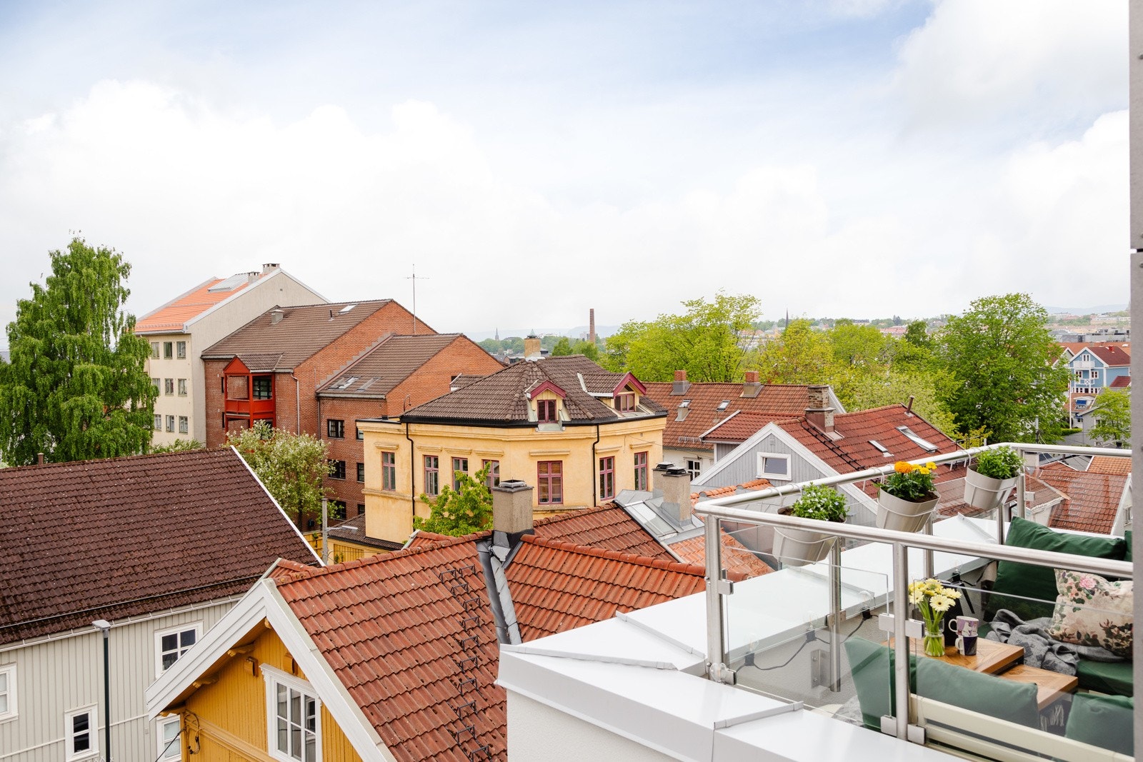 Hyggelig utsikt over trehusbebyggelsen på Rødeløkka. Galleribilde