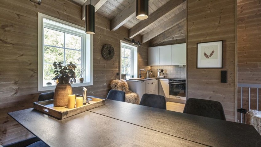 Spisestue mot kjøkken fra visningshytte - Bildet er kun ment som orientering og avvik vil derfor kunne forekomme Galleribilde