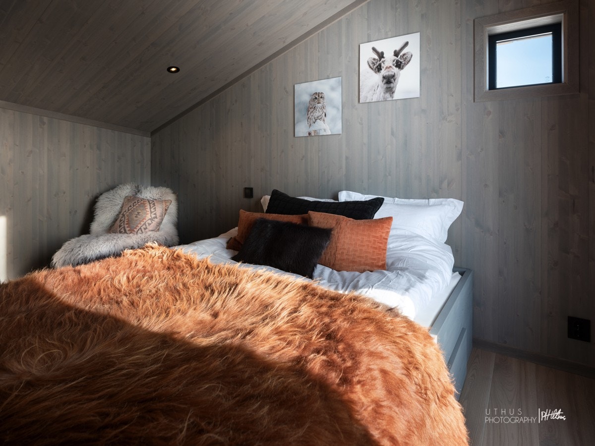 Stort og fint soverom i hyttas andre etasje. Galleribilde