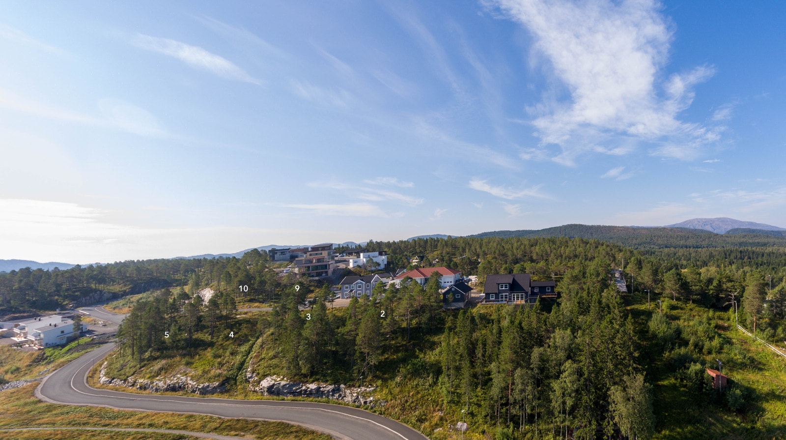 Her ser vi nordre del av Spillumsåsen hvor tomtene har utsikt mot Namsos Galleribilde