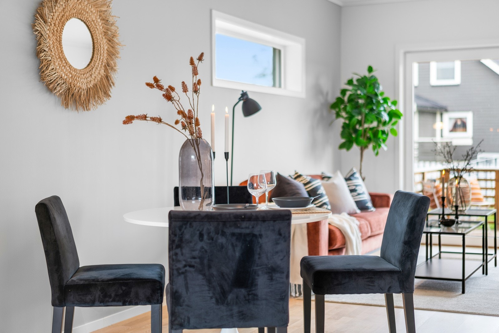 Plass til stort spisebord i tilknytning til kjøkkenet Galleribilde