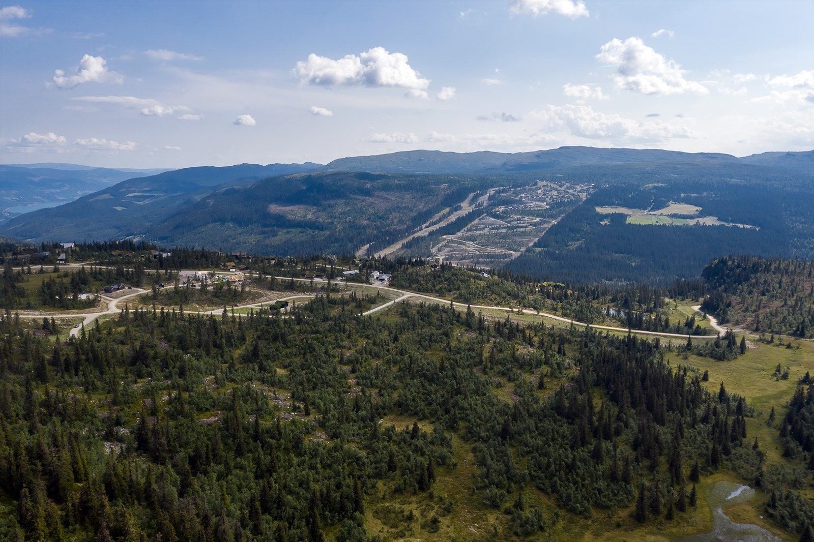 Fra området har man langrennsløyper som knytter seg til løypenettet for bla. Skei, Vendalen og Gålå. Galleribilde
