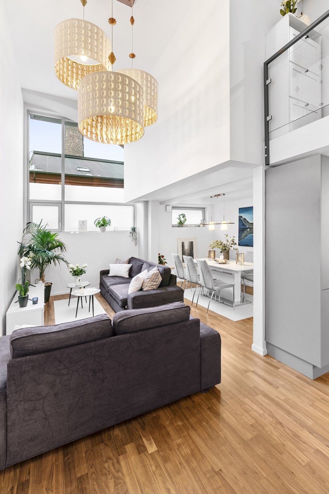 Her bor du i en unik studioleilighet over flere plan med spennende planløsning. Galleribilde