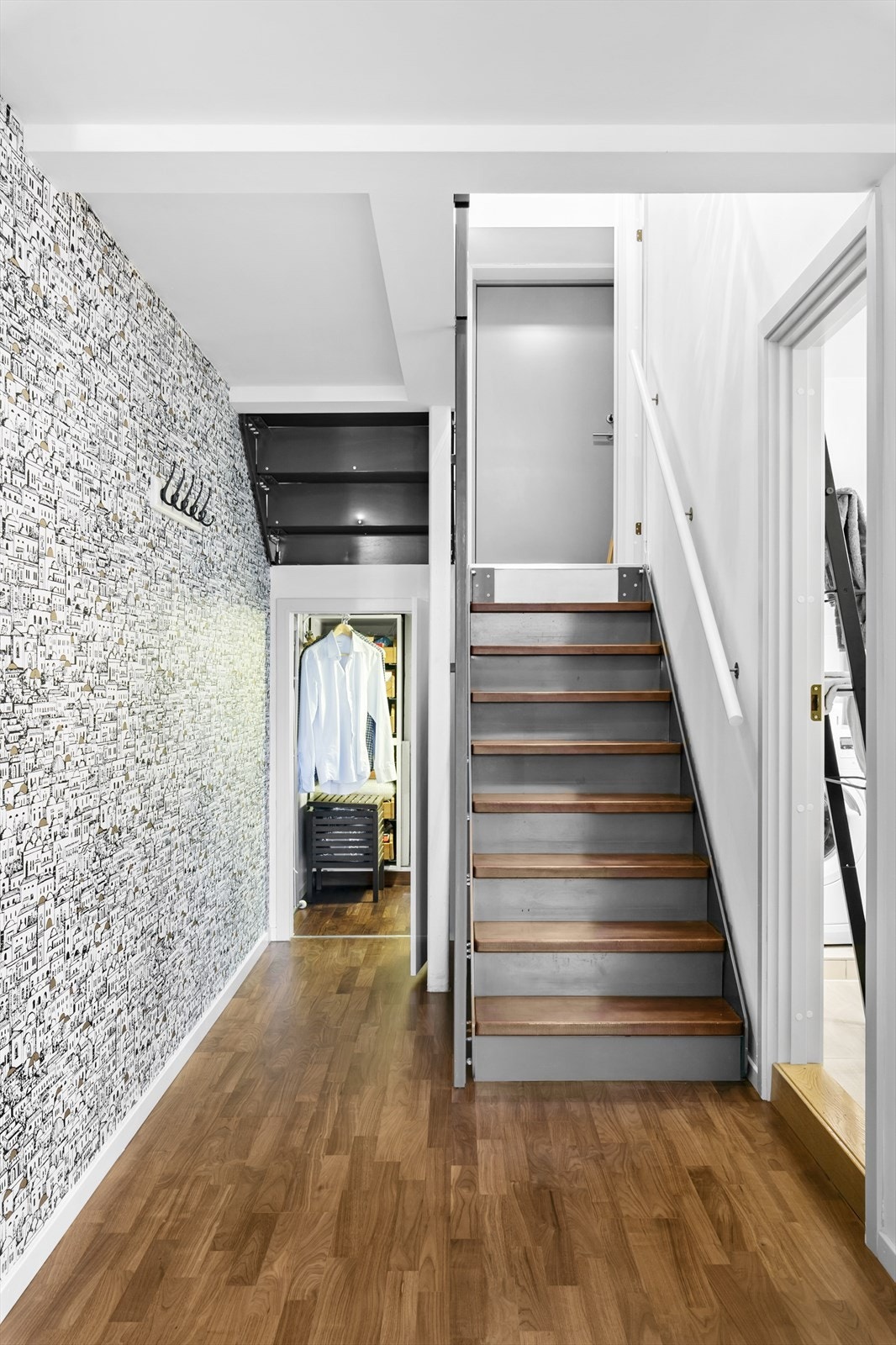 Meget smart planløsning med flere gode oppbevaringsmuligheter. Galleribilde