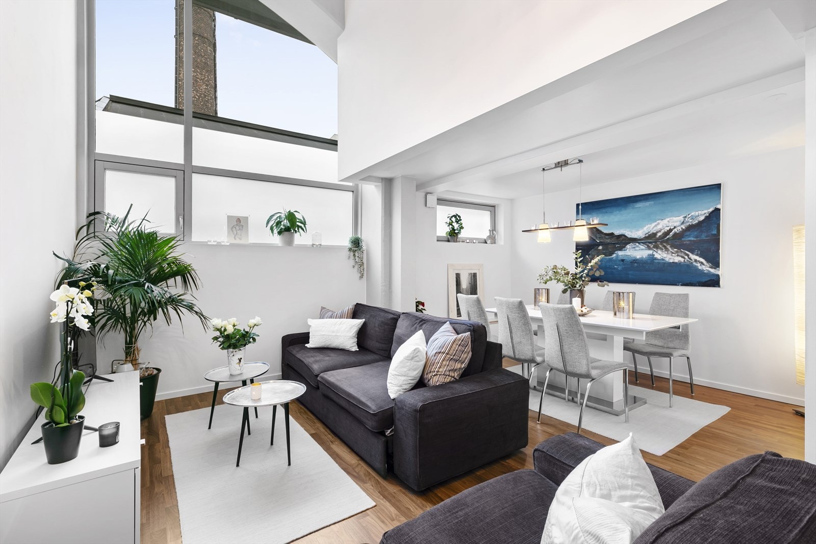 Velkommen til en unik 3-roms studioleilighet i Sverres gate 5! Presenteres av Silje Heggø v/Nordvik Torshov og Gamle Oslo. Galleribilde