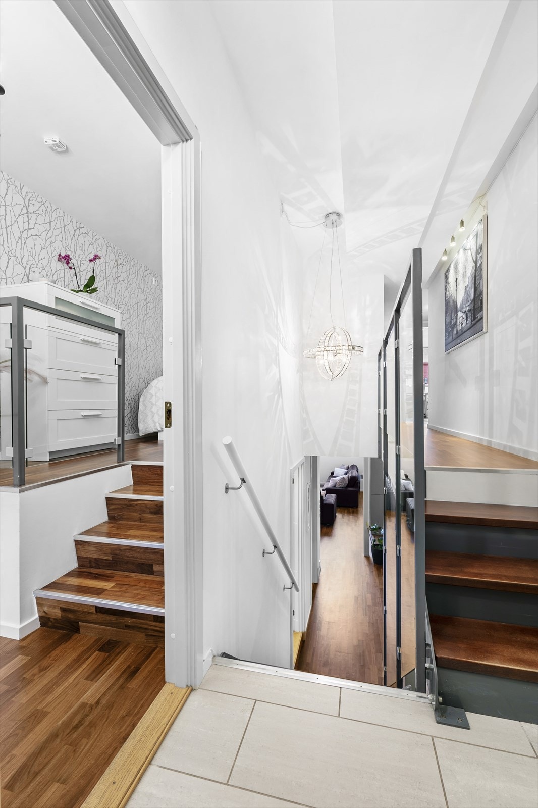 Leiligheten er gjennomgående med lysinnslipp fra begge sider. Galleribilde