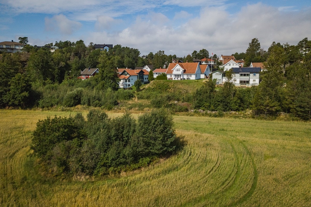 Slik ser eiendommen ut fra avstand. Man før en følelse av at man er på et landsted Galleribilde