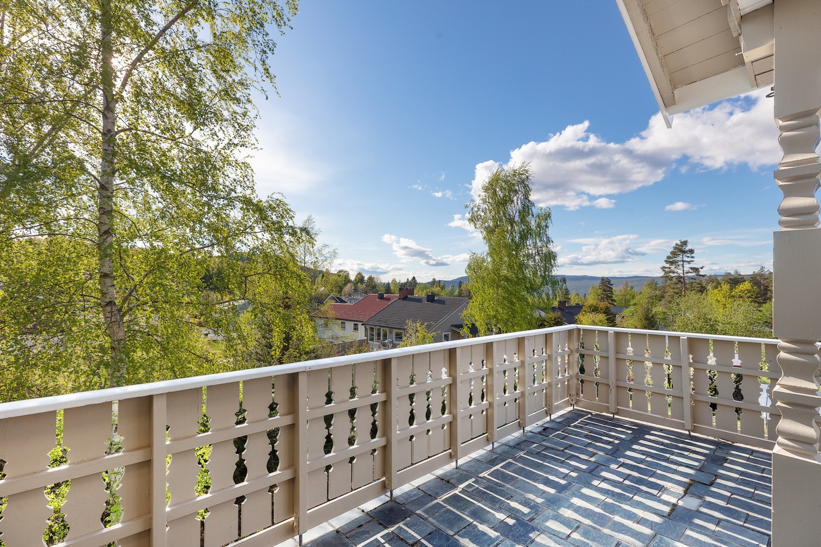 Stor solrik terrasse Galleribilde