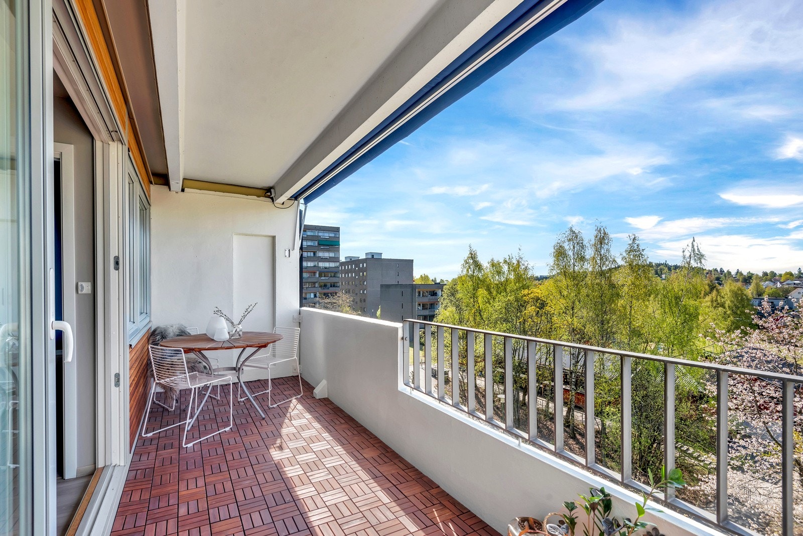 Dette er en attraktiv og innbydende toppleilighet med gjennomgående god standard Galleribilde