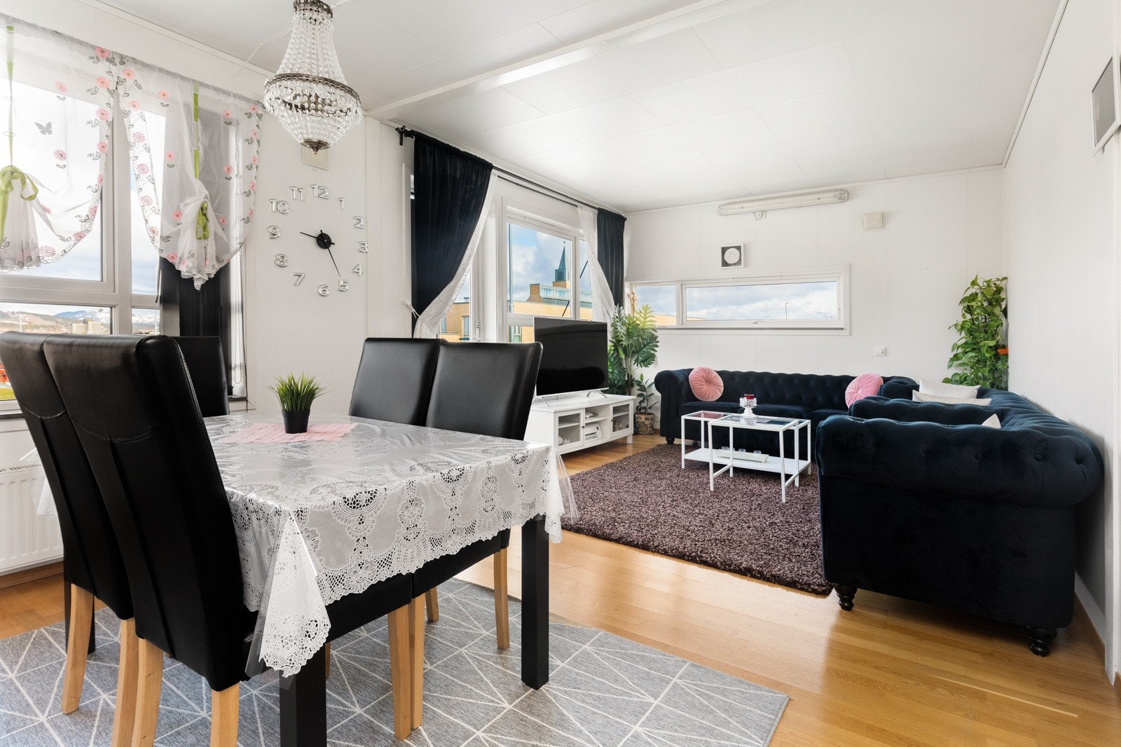 Lys og åpen planløsning. Galleribilde