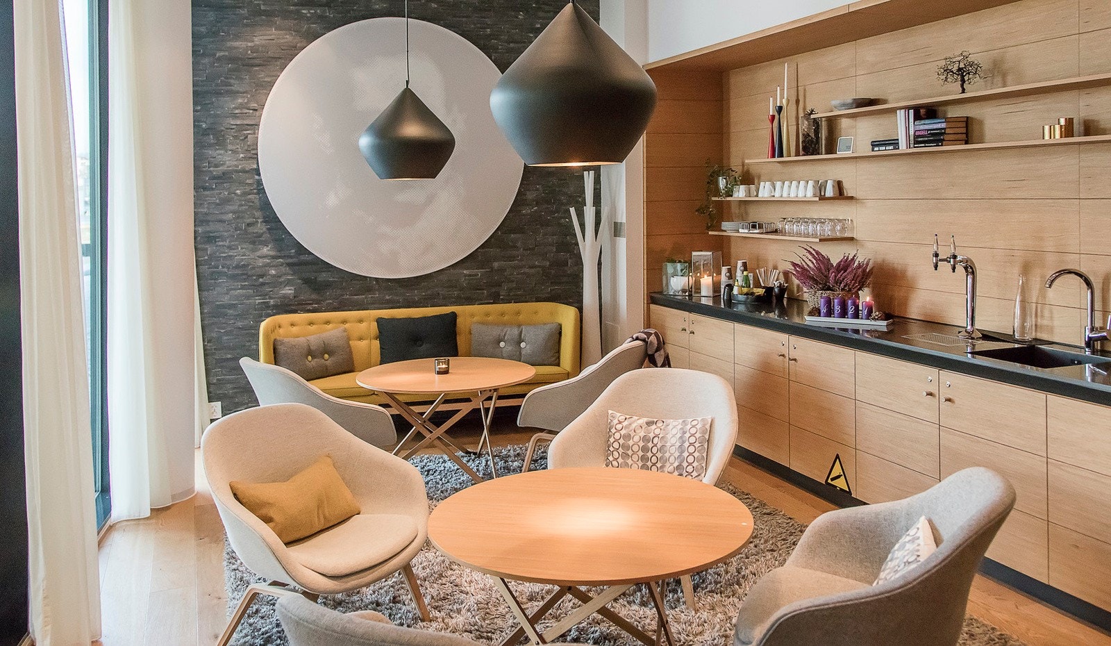 Kaffe-loungen i Pluss senteret, som er sameiets private felleslokale. Galleribilde