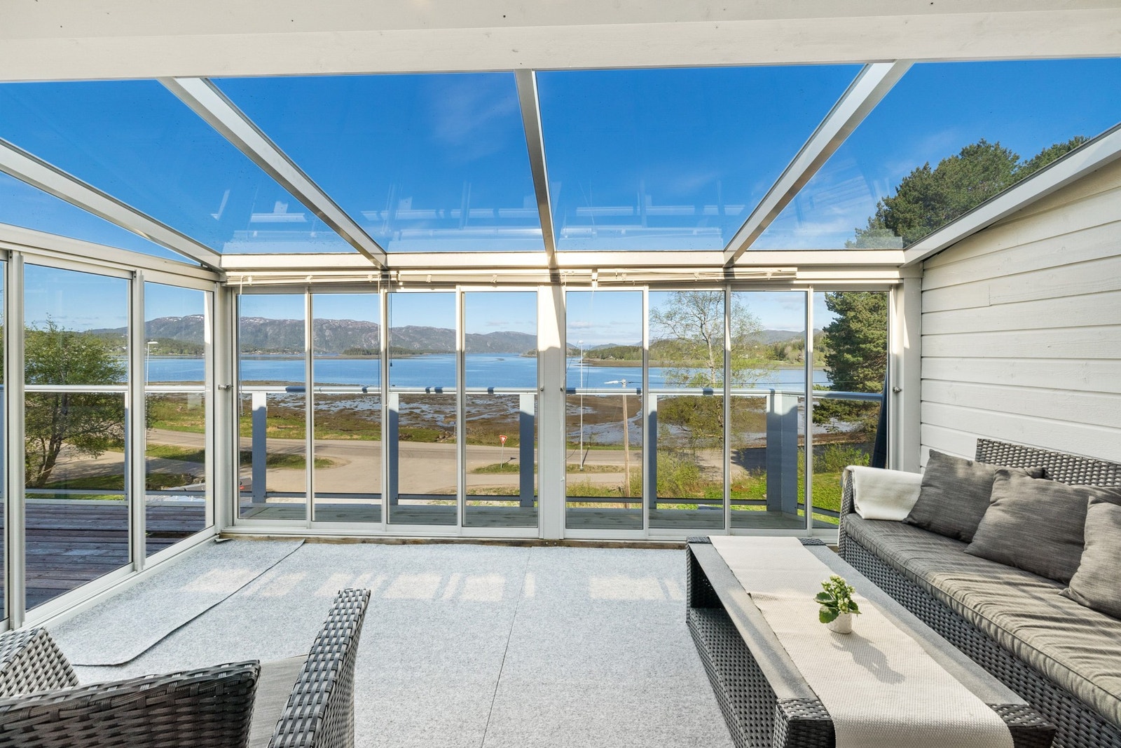 Koselig innglasset terrasse Galleribilde