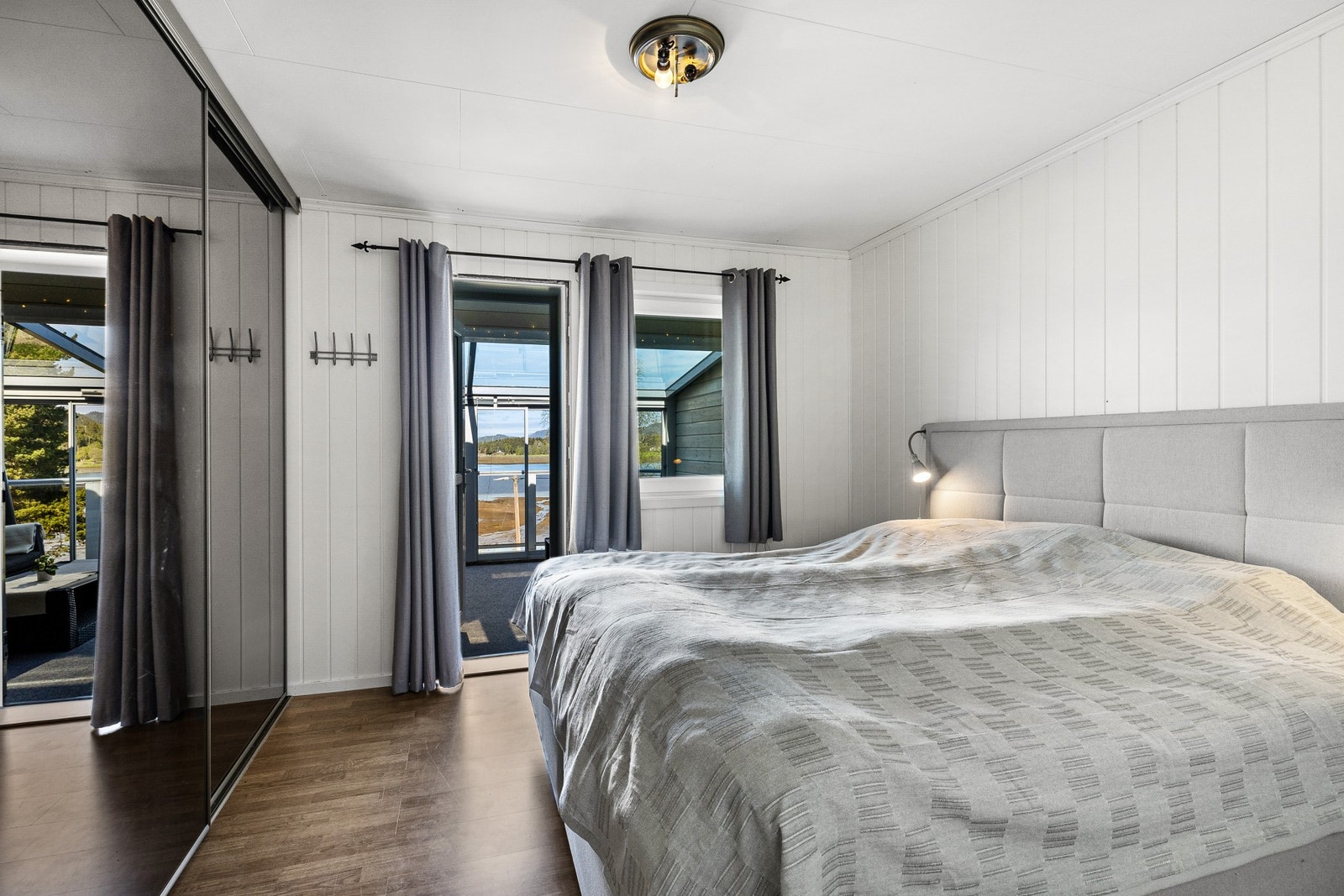 Hovedsoverom med egen tilkomst til balkong Galleribilde