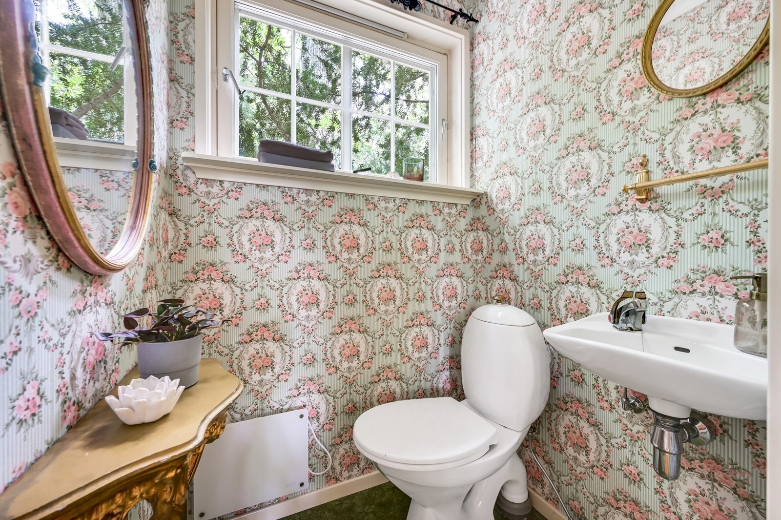 Gjestetoalett ved inngangsparti. Galleribilde