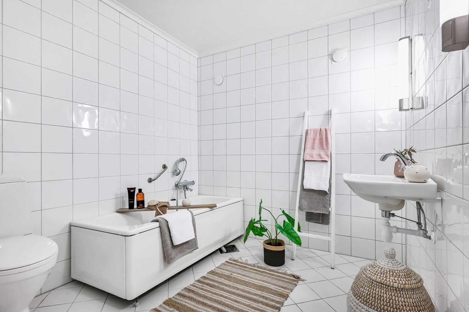 Fliselagt bad/wc lettere pusset opp i 2007. Galleribilde