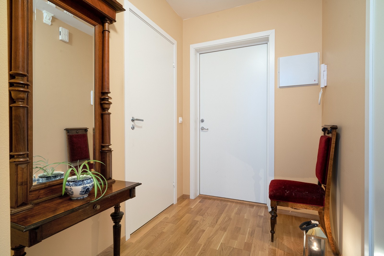 Ved inngangspartiet er det en praktisk, innvendig bod på 2 m² Galleribilde