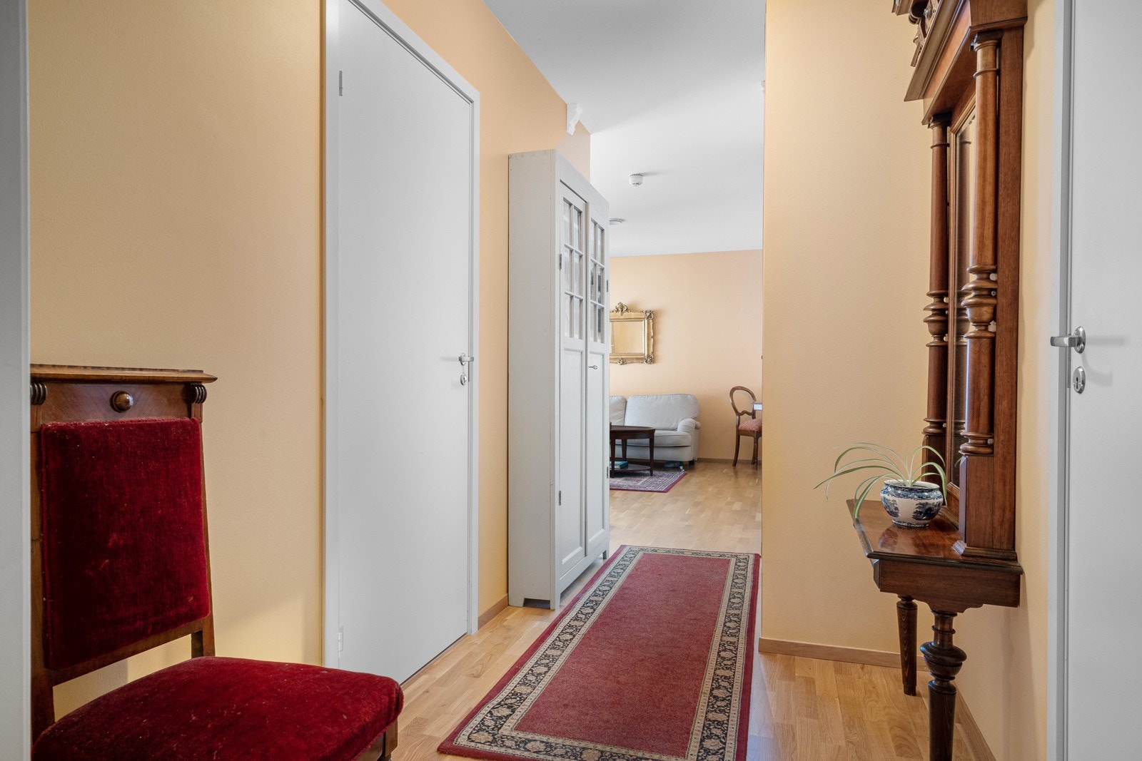 Innbydende inngangsparti på 5 m² med plass til oppbevaring av yttertøy- og sko Galleribilde