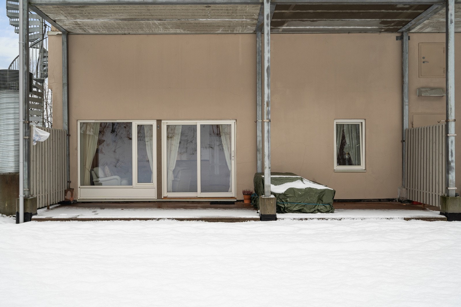 Her er det flotte solforhold og god plass til ønsket utemøblement Galleribilde