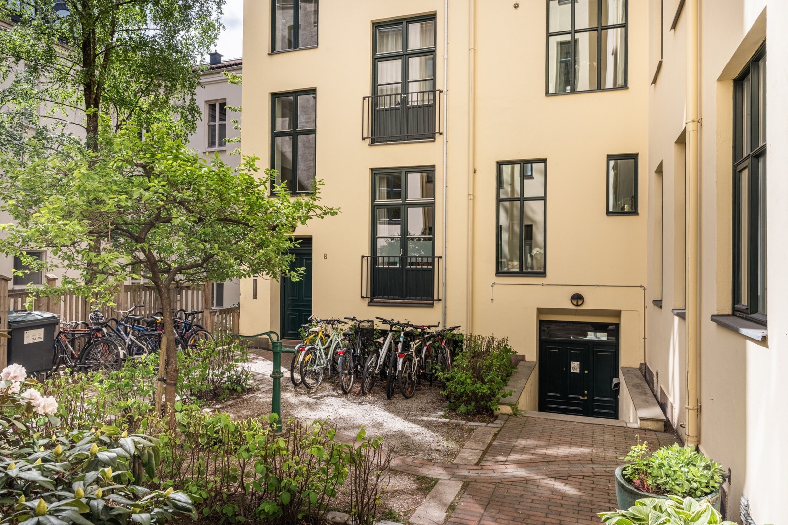 Trivelig, felles bakgård. Galleribilde