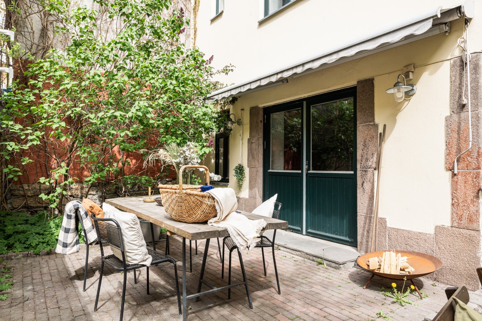 Her er det god plass til møblering av utemøbler. Galleribilde