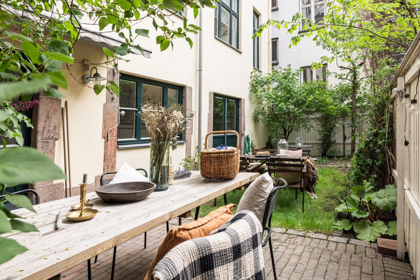 Stor 3(4)-roms familieleilighet på 109m² med egen inngang og egen hage. Galleribilde