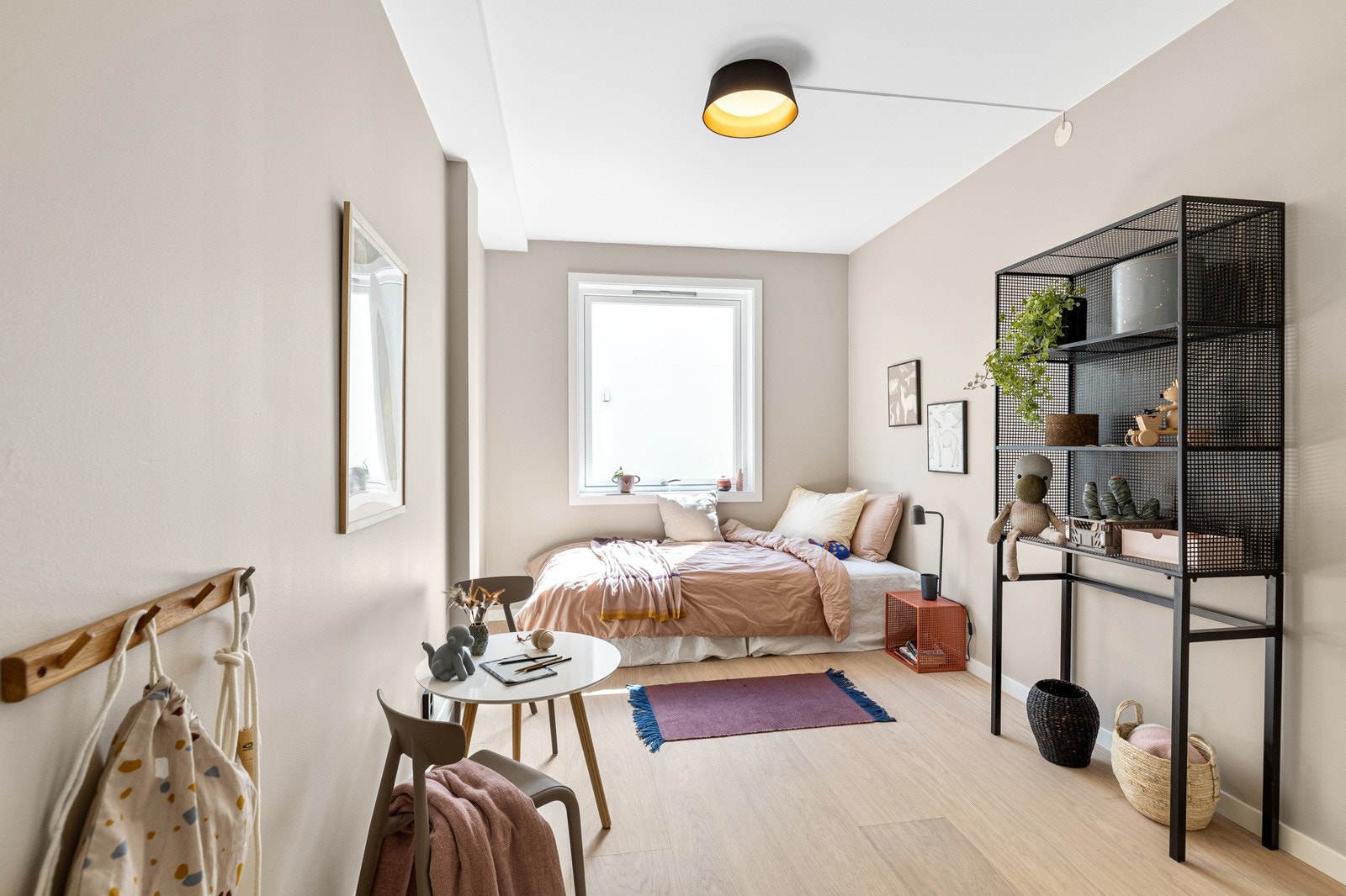 Dette er det midterste av de tre soverommene Galleribilde