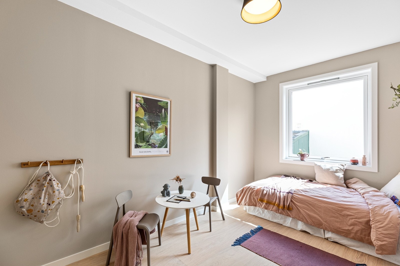 Disse soveromme har også god plass til seng, skrivepulter og garderober Galleribilde