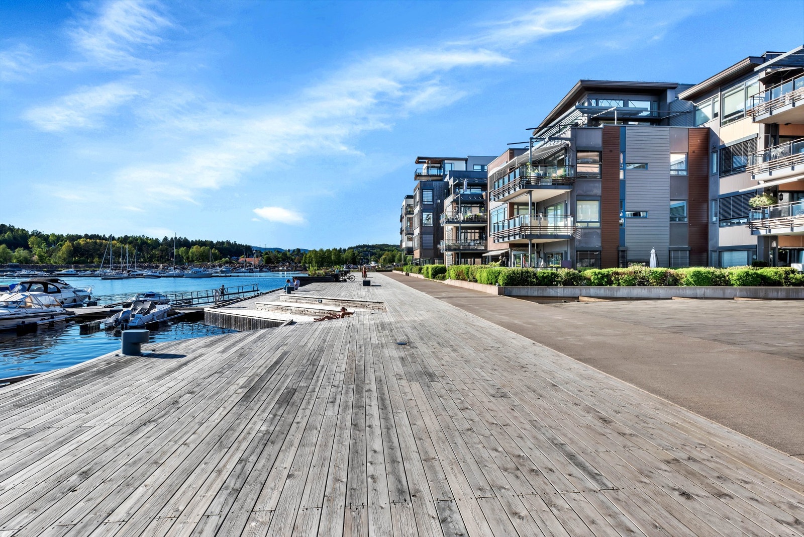 Det er heller ikke lang vei til populære Nordre Jarlsberg Brygge med flytebrygge, sandstrand og mulighet for båtplass Galleribilde