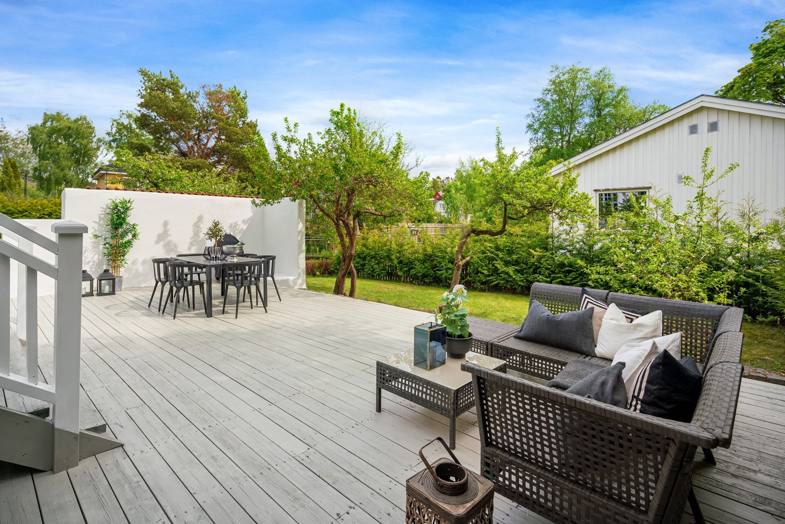 Terrassen innbyr til grilling, middagsgjester og sosiale samlinger med venner. Galleribilde