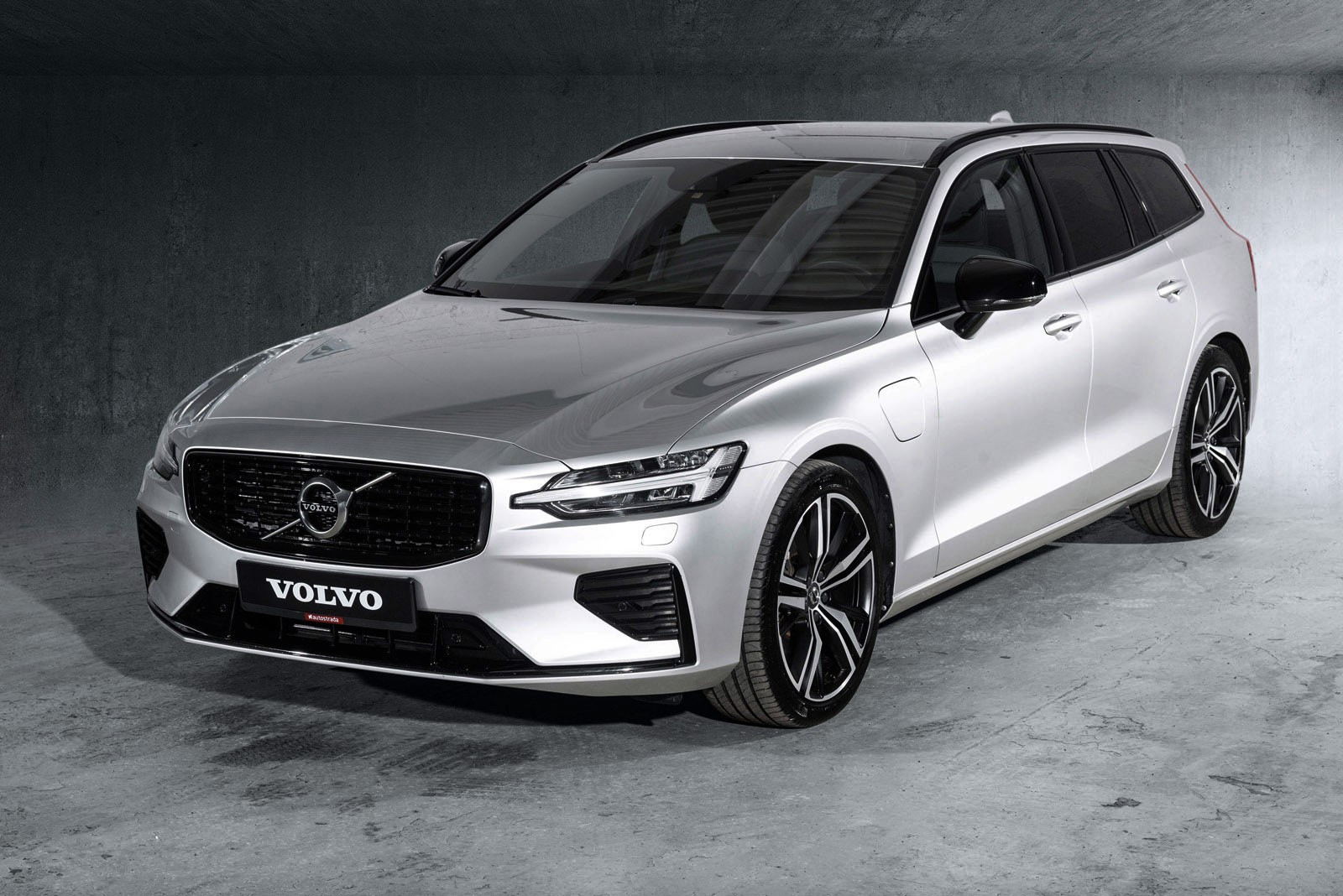 Volvo V60 T6 340hk AWD R-design , Flott bil, lav km, må sees  2021, 34 671 km, kr 569 000,-