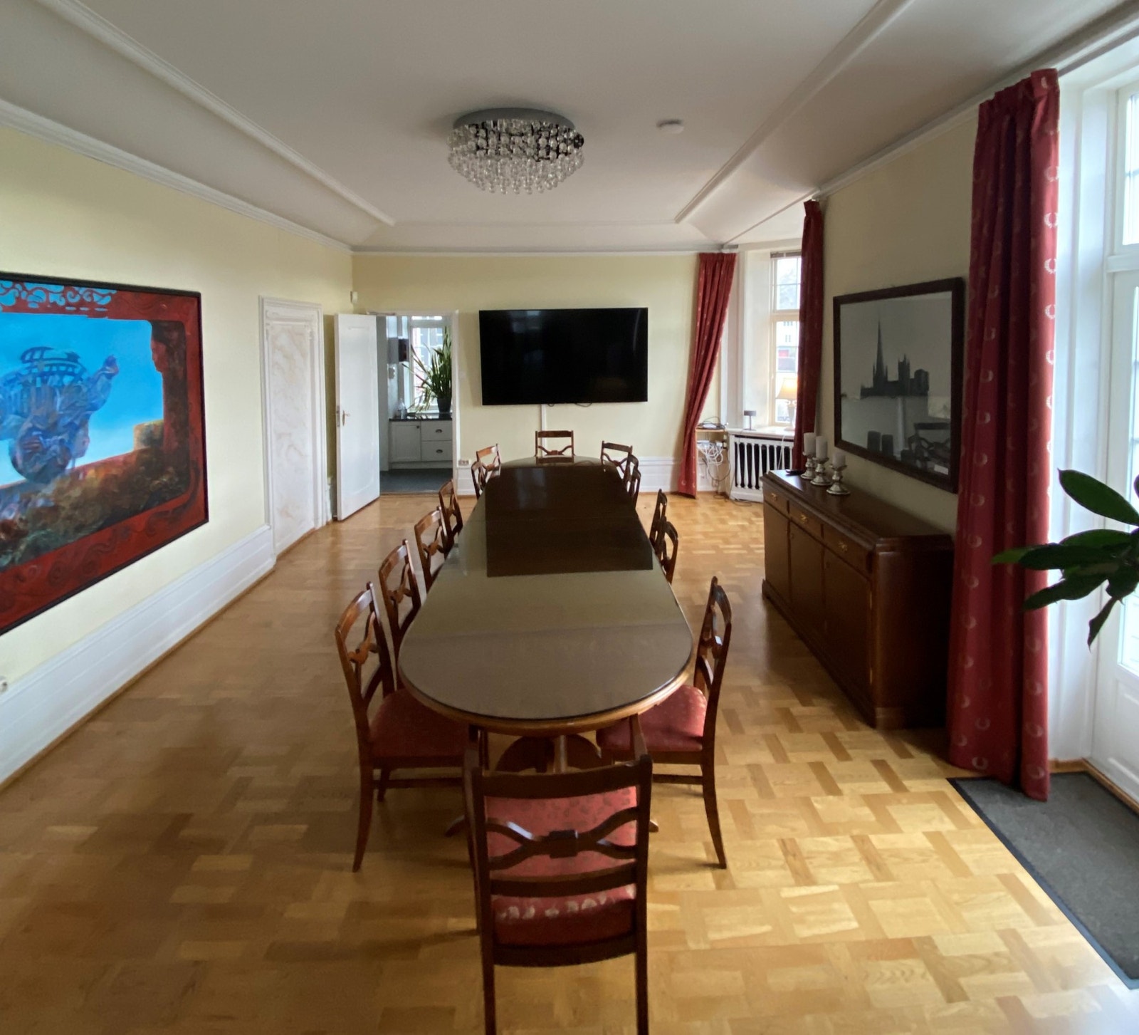 1. etg. | Et av to møterom i fellesareal. Galleribilde