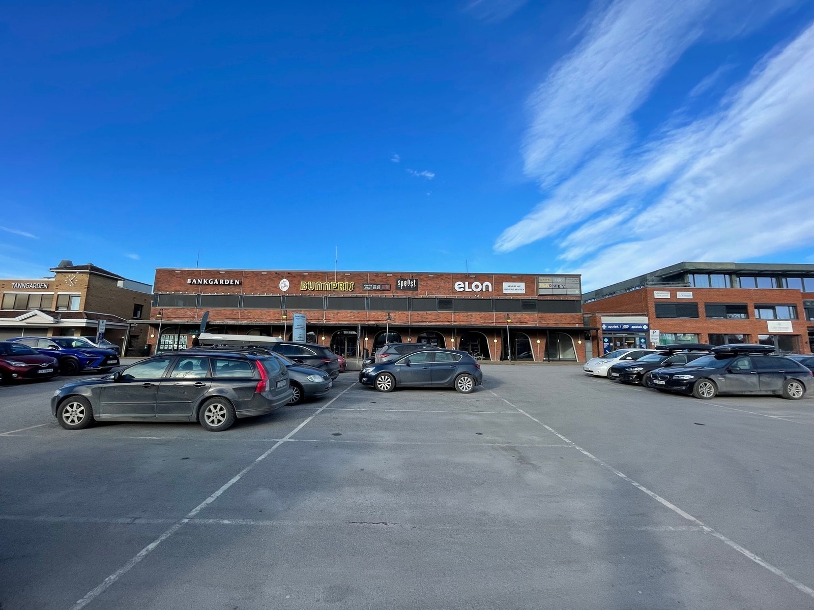 Bankgården fasade Galleribilde