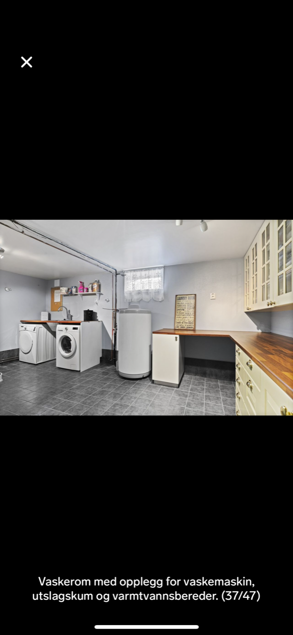 vaskerom med dusj og vaskemaskin Galleribilde