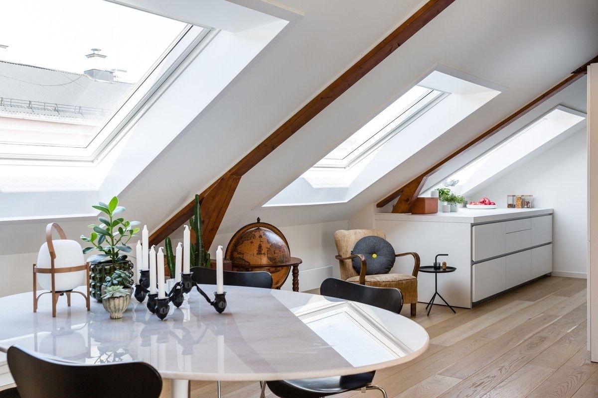 Spisestuen mellom kjøkken og stua Galleribilde