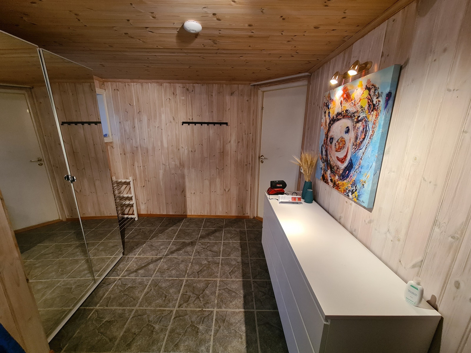 Gangen nede i første etasje Galleribilde