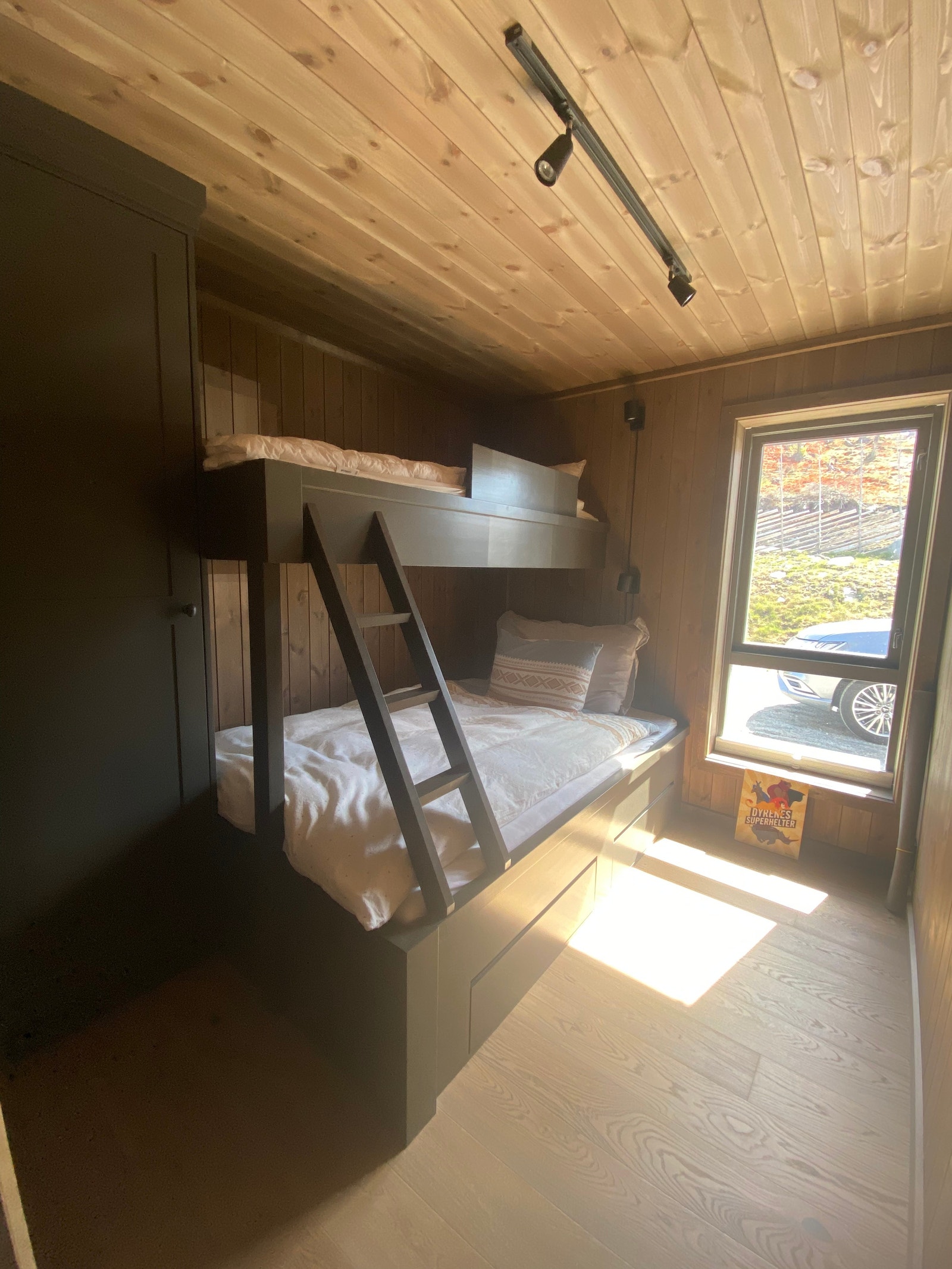 1 av 2 soverom med familiekøye Galleribilde