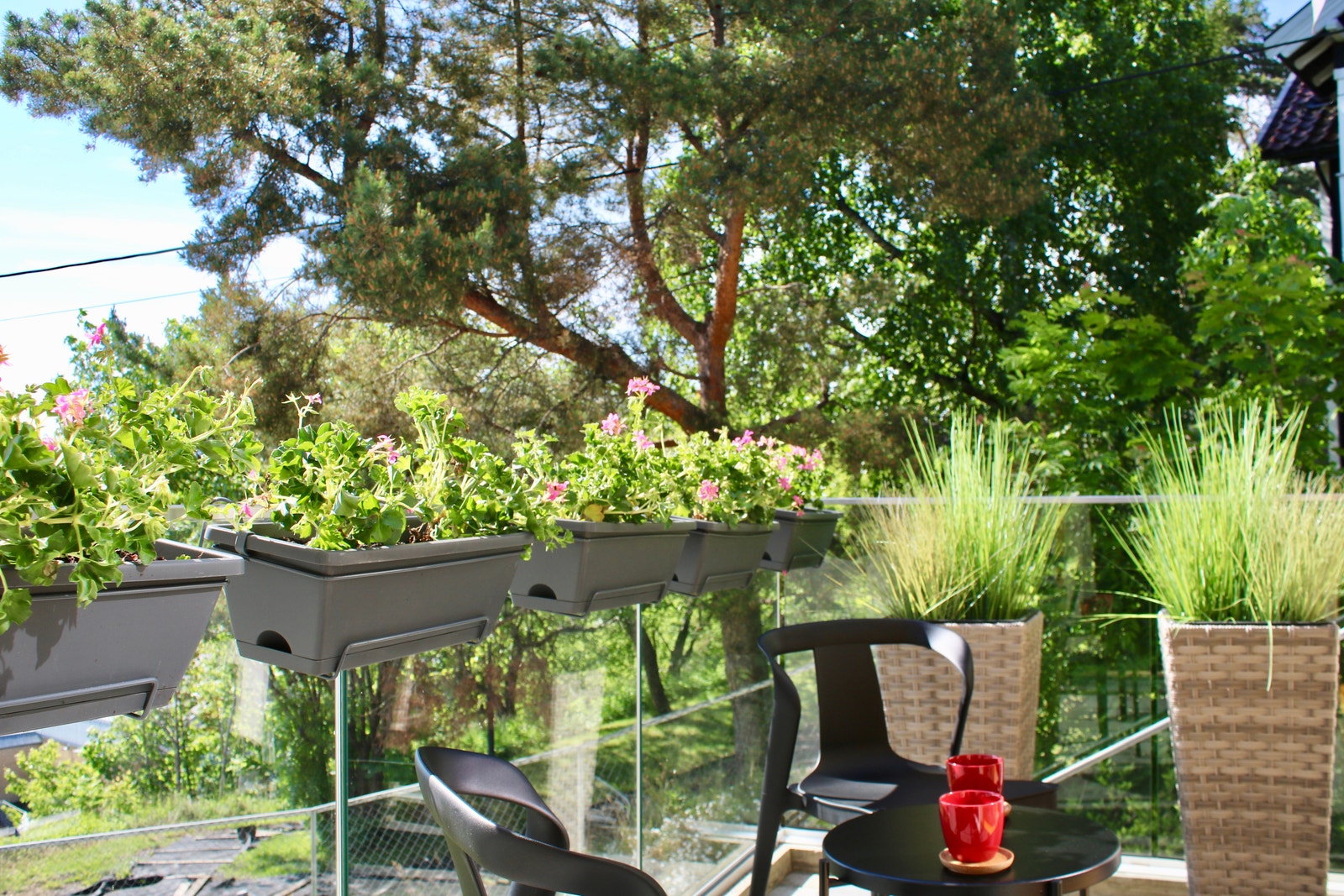 Vestvendt balkong. Utsikt mot Kolsås toppen og CC Vest. Galleribilde