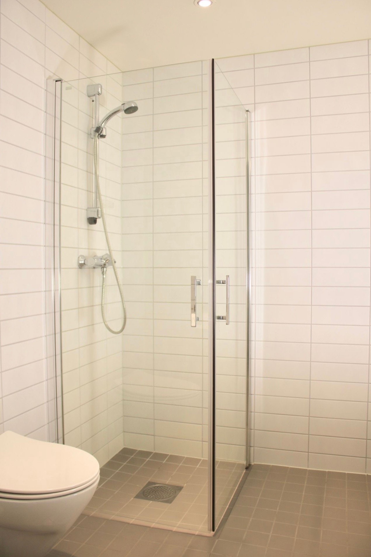 Baderom med dusjhjørne Galleribilde