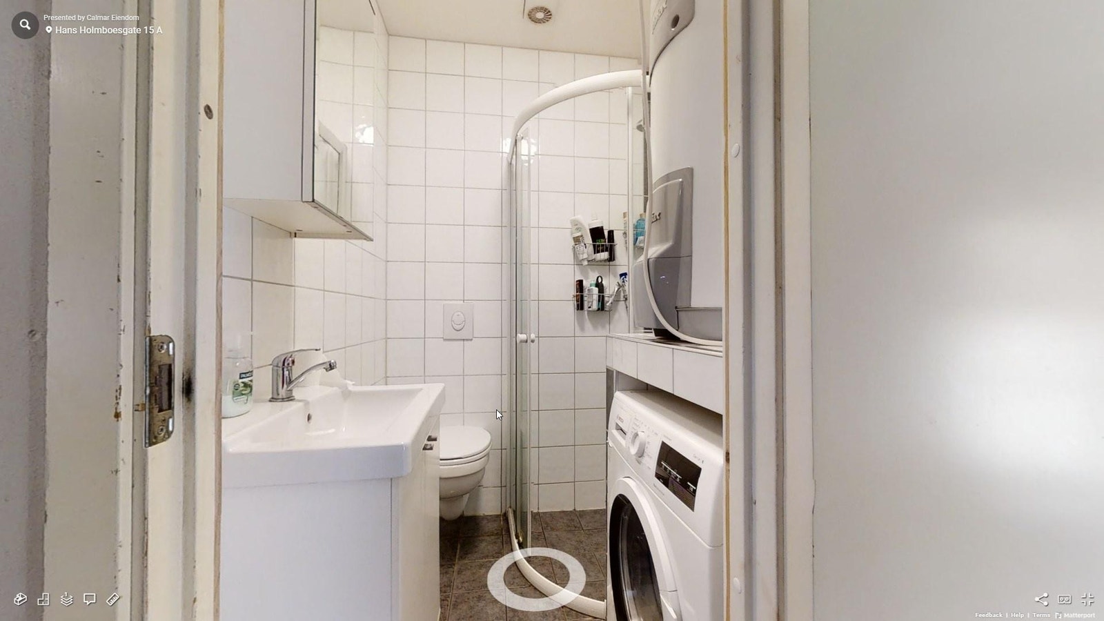 Bad med vaskemaskin, tørketrommel følger også med Galleribilde