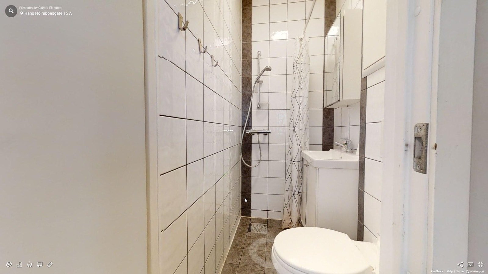 To bad, begge med toalett og dusj Galleribilde