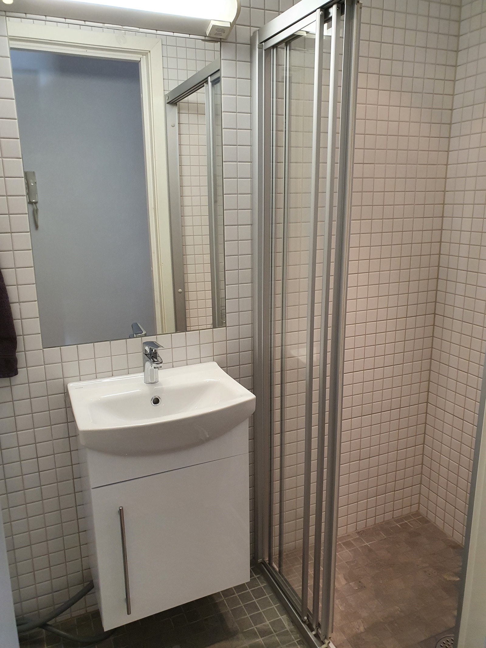 Moderne flislagt bad Galleribilde