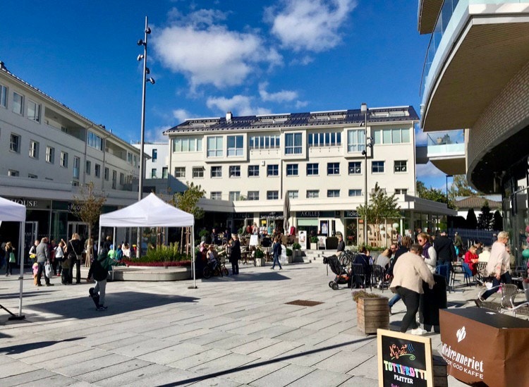 Sæter torg – kafeer, restauranter og butikker Galleribilde