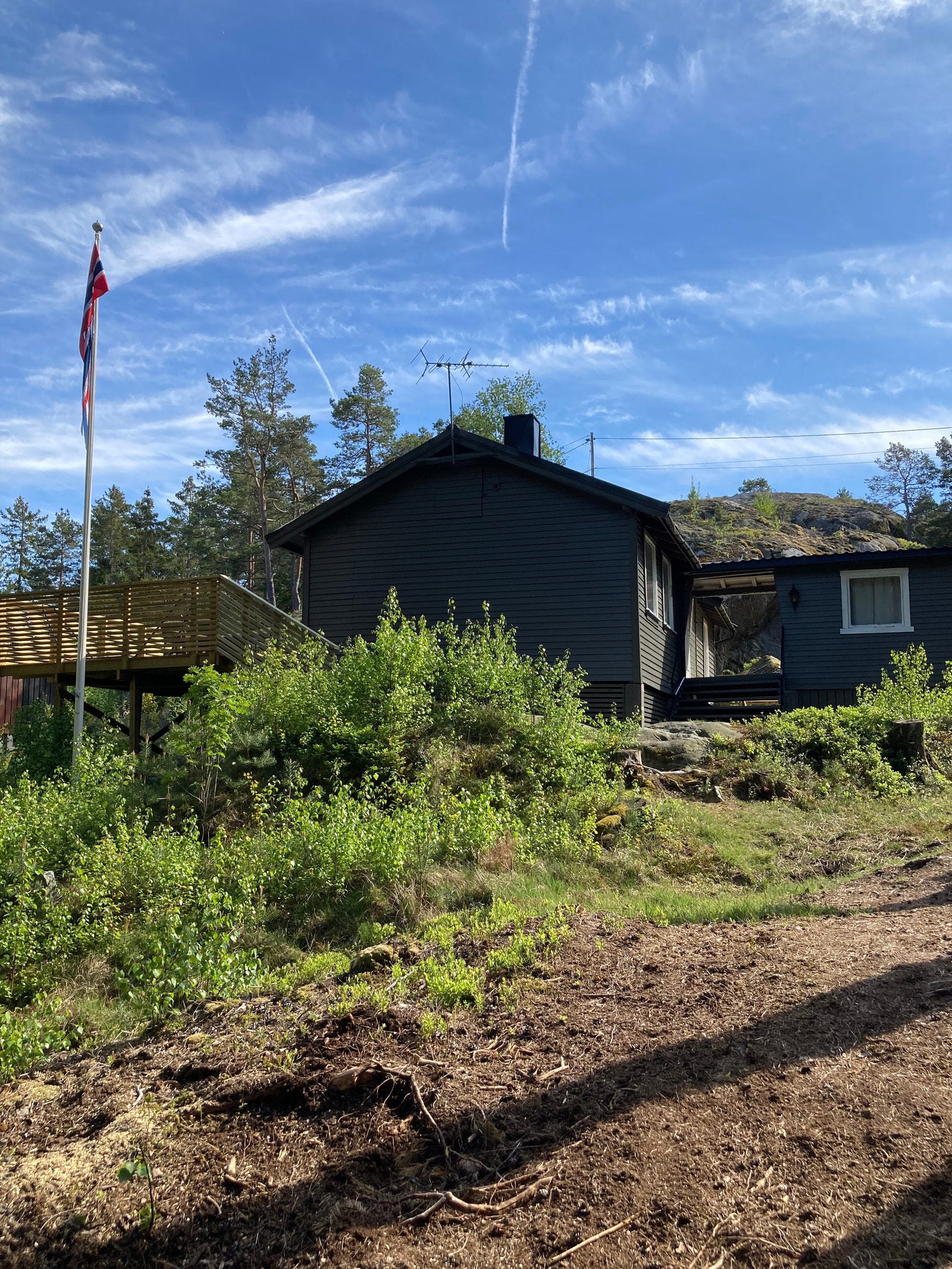 Oversiktsbilde fra veien opp til hytten. Galleribilde