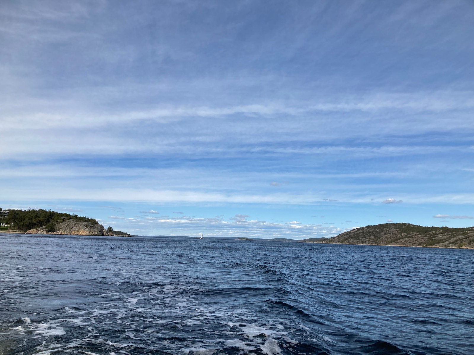 Båttur mellom Søndre sandøy og Nordre Sandøy. Galleribilde